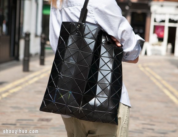 三宅一生 BAOBAO BAGS 的魔術(shù)方塊穿搭術(shù) -  rpnrmr.com