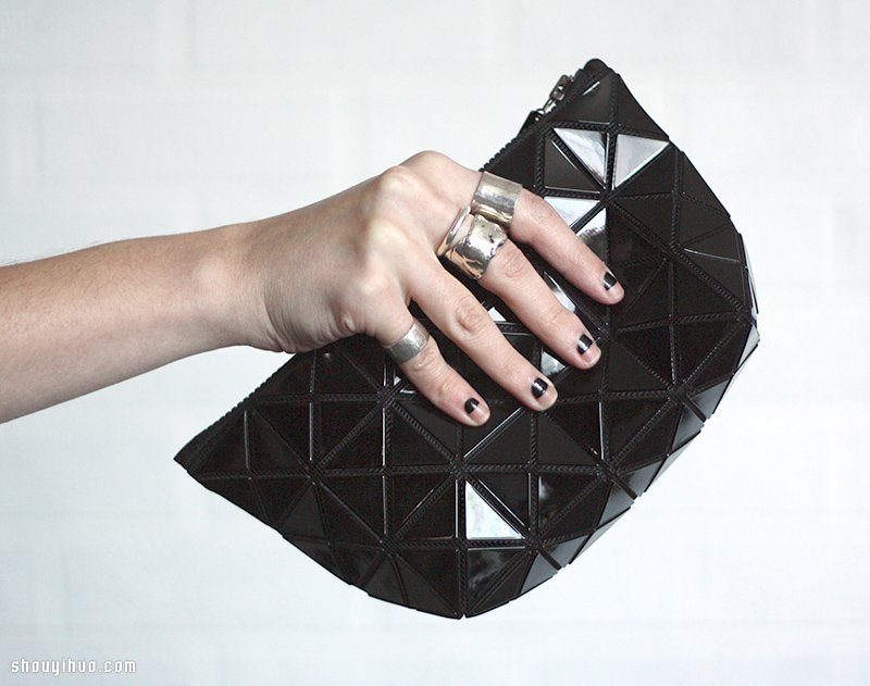 三宅一生 BAOBAO BAGS 的魔術(shù)方塊穿搭術(shù) -  rpnrmr.com