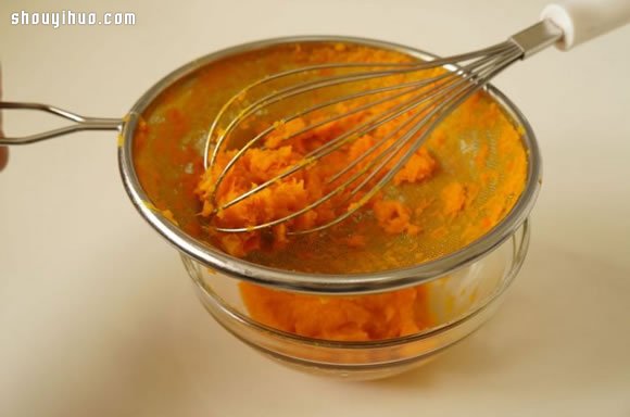 寶寶營養(yǎng)食譜：自制南瓜胡蘿卜米糊的做法 -  rpnrmr.com