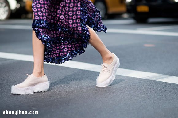 女生的足下風(fēng)情 時裝周上40雙最具創(chuàng)意女鞋 -  rpnrmr.com