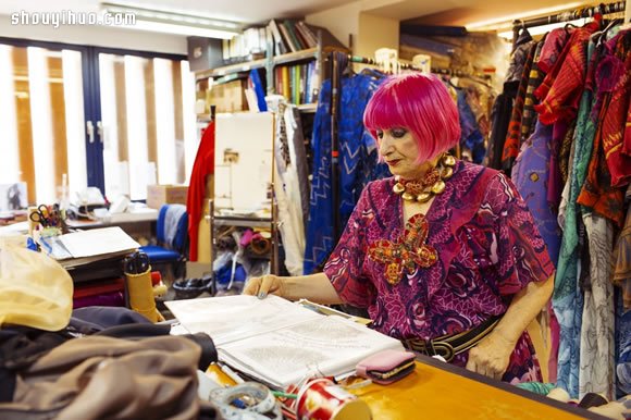 時(shí)尚界不朽傳奇大師 ZANDRA RHODES -  rpnrmr.com