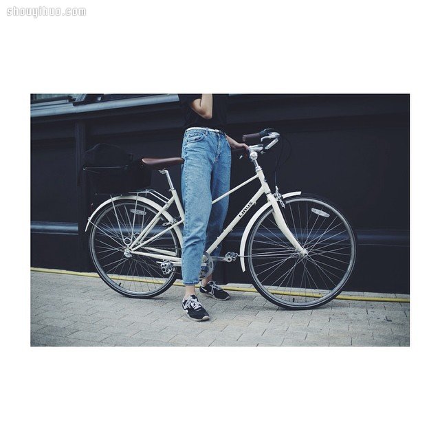 莫斯科優(yōu)雅徜徉都市區(qū)間的時(shí)髦單車女孩 -  rpnrmr.com