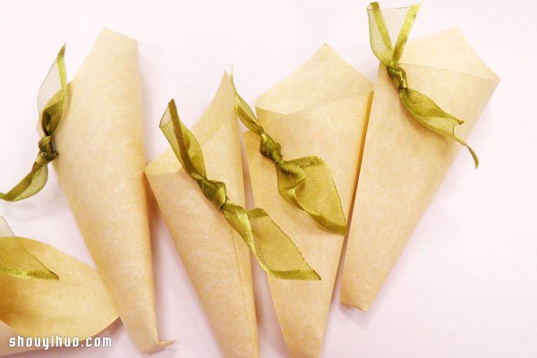 牛皮紙+絲帶 簡單糖果包裝手工制作圖解教程 -  rpnrmr.com