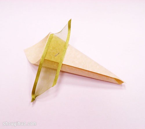 牛皮紙+絲帶 簡單糖果包裝手工制作圖解教程 -  rpnrmr.com