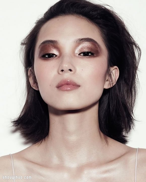 歲末派對必備：大膽搶眼的金屬眼妝 -  rpnrmr.com
