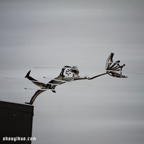 玻璃上的創(chuàng)意涂鴉藝術(shù) 與窗外風(fēng)景融為一體 -  rpnrmr.com