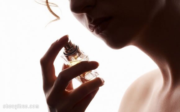 如何混搭使用香水 混搭香水產(chǎn)品的小技巧  -  rpnrmr.com
