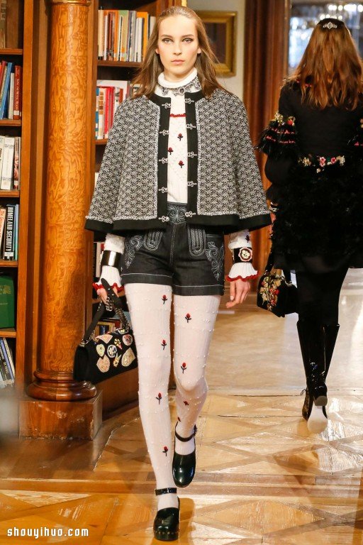 CHANEL 2015 早秋系列女生服裝搭配設(shè)計 -  rpnrmr.com