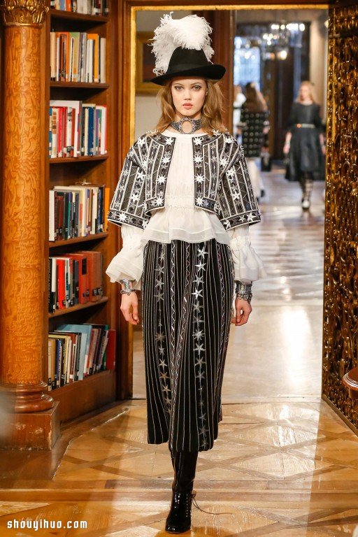 CHANEL 2015 早秋系列女生服裝搭配設(shè)計 -  rpnrmr.com