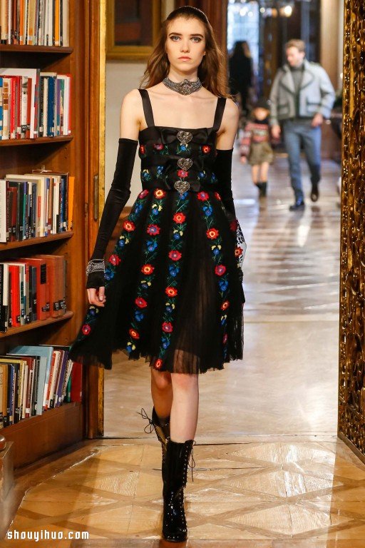 CHANEL 2015 早秋系列女生服裝搭配設(shè)計 -  rpnrmr.com