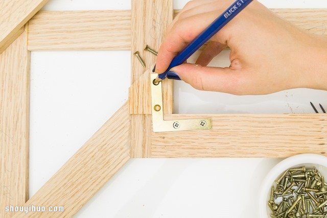 時尚3D置物架木工制作 可用作掛衣架和書架 -  rpnrmr.com