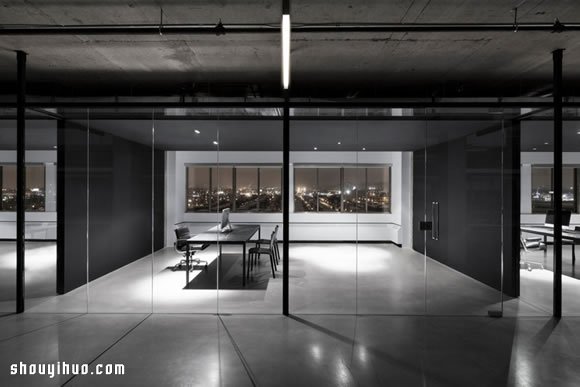 線(xiàn)上零售商 SSENSE 極簡(jiǎn)派辦公室裝修設(shè)計(jì)  -  rpnrmr.com