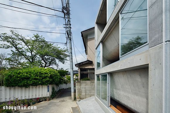 日本屏風浦之家：美妙的樓層凹陷交疊設(shè)計 -  rpnrmr.com
