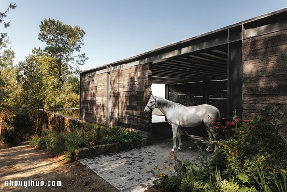 El Mirador House 擁有馬房的林間別墅設計 -  rpnrmr.com