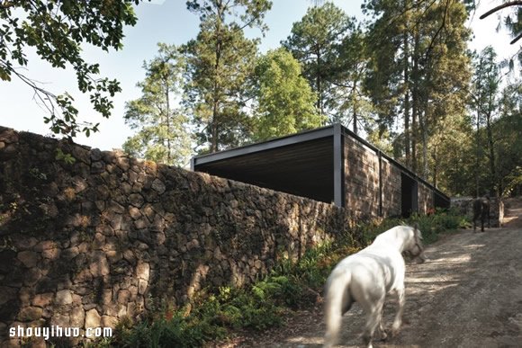 El Mirador House 擁有馬房的林間別墅設計 -  rpnrmr.com