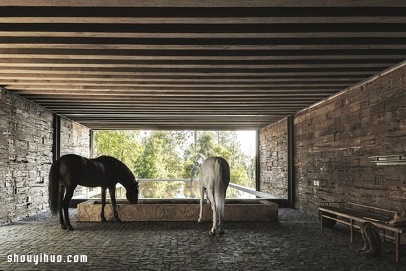 El Mirador House 擁有馬房的林間別墅設計 -  rpnrmr.com