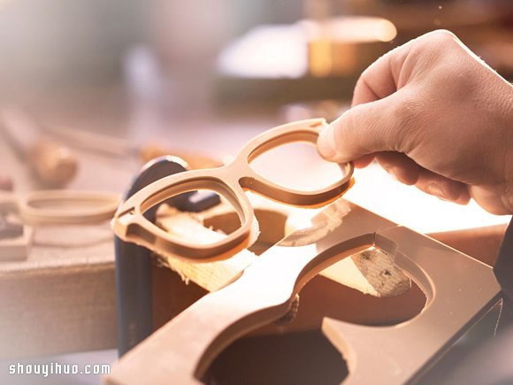 Burberry 純手工眼鏡制作過程 -  rpnrmr.com
