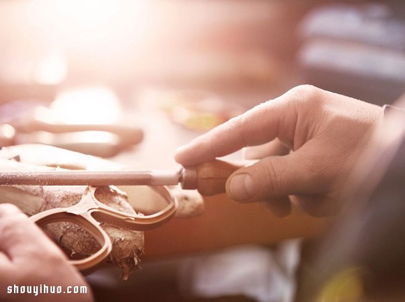 Burberry 純手工眼鏡制作過程 -  rpnrmr.com