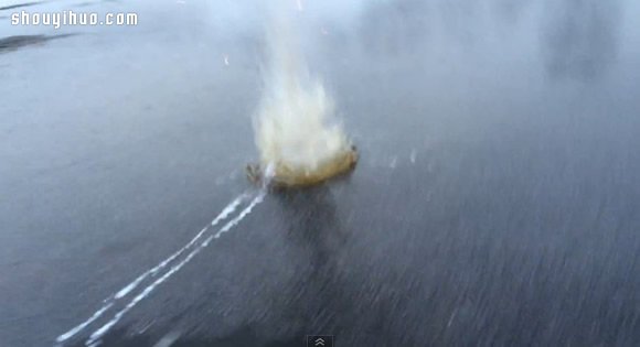 教你鞭炮怎么玩！挖開冰面射進去玩核爆~ -  rpnrmr.com