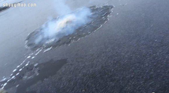 教你鞭炮怎么玩！挖開冰面射進去玩核爆~ -  rpnrmr.com