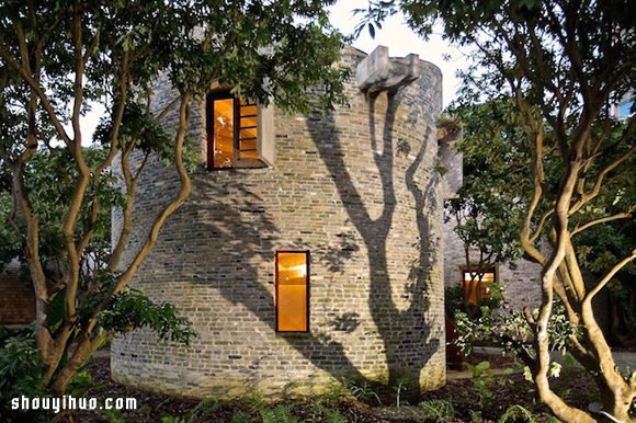 蒼芎屋頂加西方式圓柱塔 中西結(jié)合別墅設(shè)計 -  rpnrmr.com
