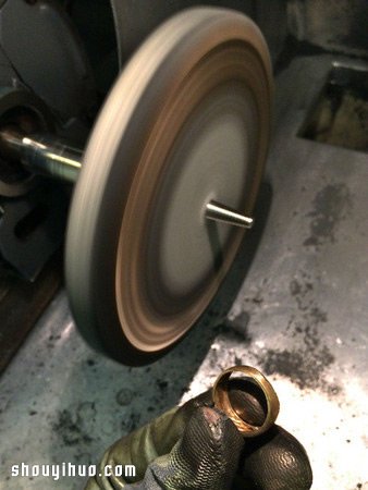 完全走樣變形的婚戒 修復(fù)后就像新的一樣！ -  rpnrmr.com