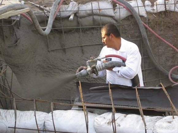 國(guó)外網(wǎng)友自家后院挖坑 DIY私人游泳池！ -  rpnrmr.com