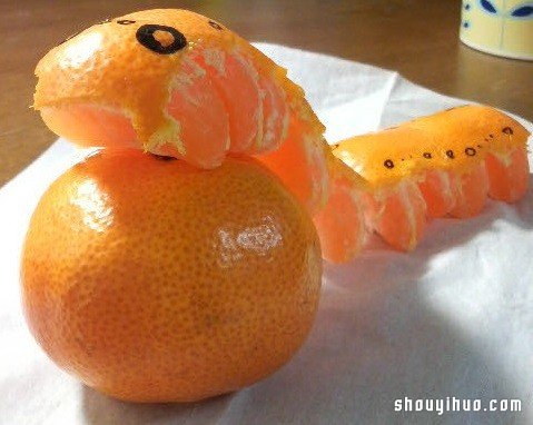 日本人惡搞的吃橘子創(chuàng)意 DIY橘子毛毛蟲 -  rpnrmr.com