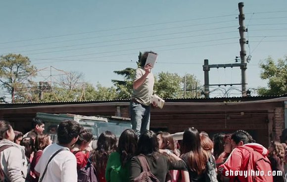 舊車改裝成坦克車 化身移動圖書館 -  rpnrmr.com