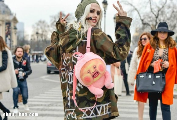 時(shí)尚街拍中出現(xiàn)的女式新奇包款 -  rpnrmr.com