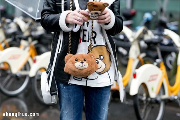 時(shí)尚街拍中出現(xiàn)的女式新奇包款 -  rpnrmr.com