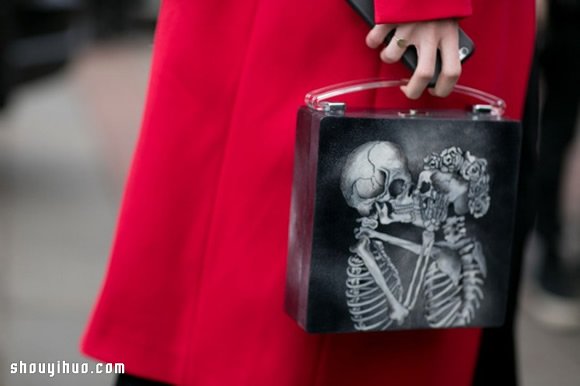 時(shí)尚街拍中出現(xiàn)的女式新奇包款 -  rpnrmr.com