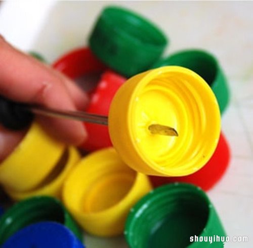 幼兒手工：簡單瓶蓋小蛇玩具手工制作方法 -  rpnrmr.com