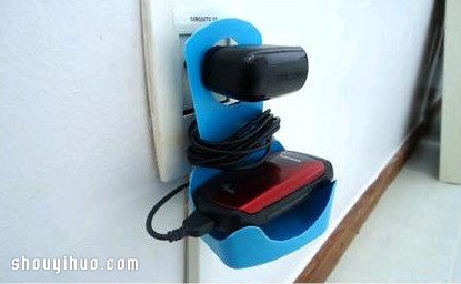 塑料瓶廢物利用手工DIY好用的手機(jī)充電架 -  rpnrmr.com