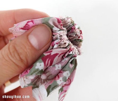 唯美風(fēng)布花發(fā)箍手工制作方法圖解教程 -  rpnrmr.com