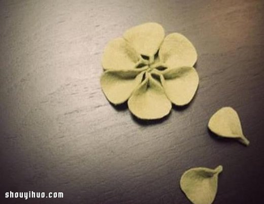 不用針線的復(fù)古風(fēng)毛氈布花手工制作圖解教程 -  rpnrmr.com