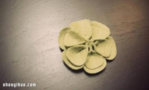 不用針線的復(fù)古風(fēng)毛氈布花手工制作圖解教程 -  rpnrmr.com