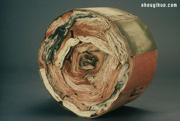加熱烘烤 柔軟舊書化作賁張紙雕藝術(shù)品 -  rpnrmr.com