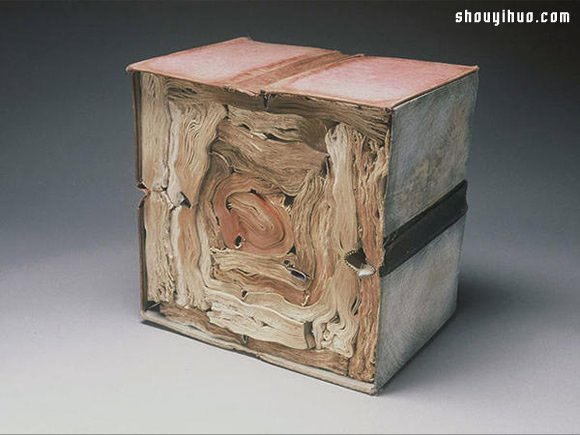 加熱烘烤 柔軟舊書化作賁張紙雕藝術(shù)品 -  rpnrmr.com