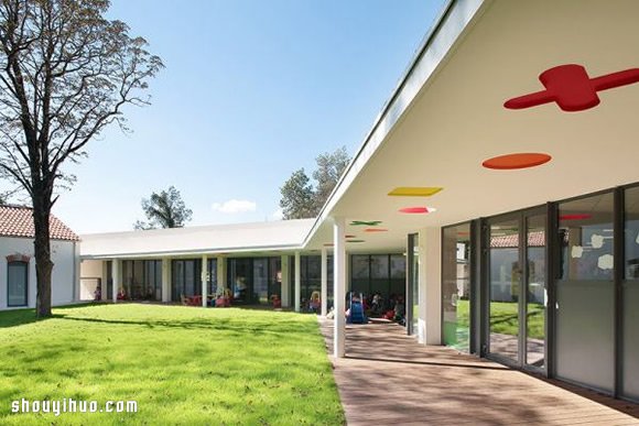 法國(guó) Lodève區(qū) 玩具般的創(chuàng)意幼兒園設(shè)計(jì) -  rpnrmr.com