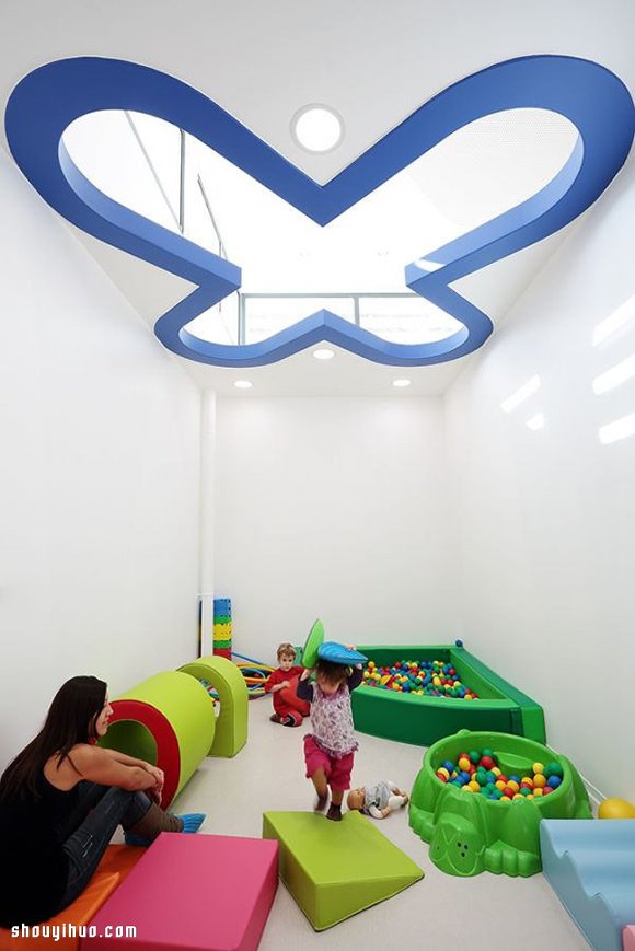 法國(guó) Lodève區(qū) 玩具般的創(chuàng)意幼兒園設(shè)計(jì) -  rpnrmr.com
