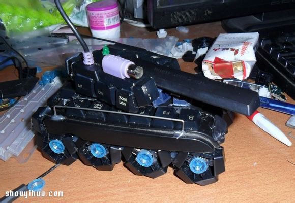 廢棄鍵盤廢物利用DIY制作坦克模型圖解教程 -  rpnrmr.com