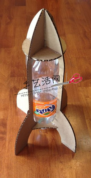 火箭模型玩具手工制作 用飲料瓶和瓦楞紙做 -  rpnrmr.com
