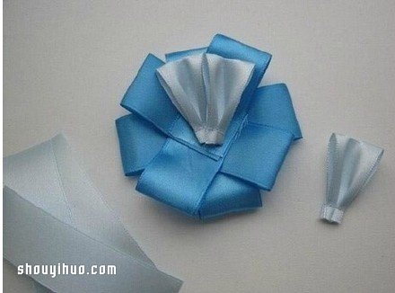 美麗胸花DIY方法 胸花的制作步驟圖解教程 -  rpnrmr.com
