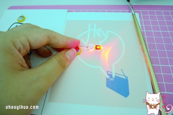 利用導(dǎo)電顏料DIY制作會發(fā)光的卡片 -  rpnrmr.com