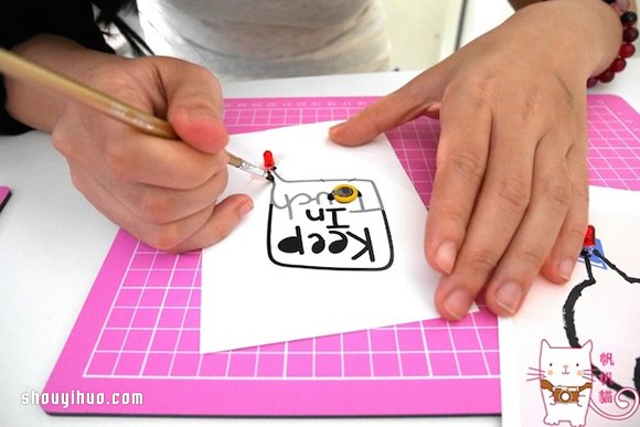 利用導(dǎo)電顏料DIY制作會發(fā)光的卡片 -  rpnrmr.com