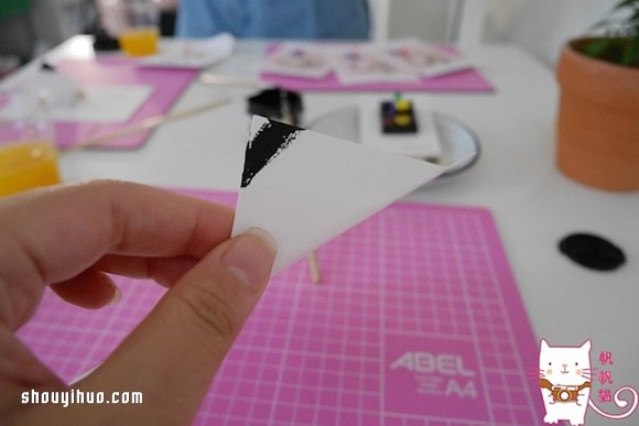 利用導(dǎo)電顏料DIY制作會發(fā)光的卡片 -  rpnrmr.com