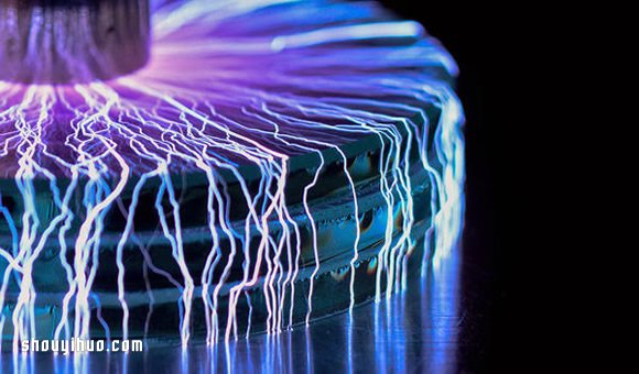 特斯拉線圈下的完美風暴 人造雷電攝影作品 -  rpnrmr.com