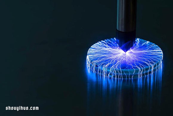 特斯拉線圈下的完美風暴 人造雷電攝影作品 -  rpnrmr.com