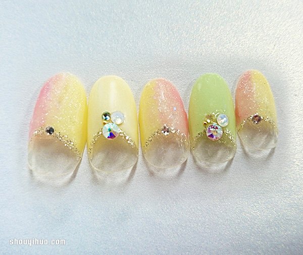 夏天色彩縱向漸層式美甲 展露成熟魅力！ -  rpnrmr.com